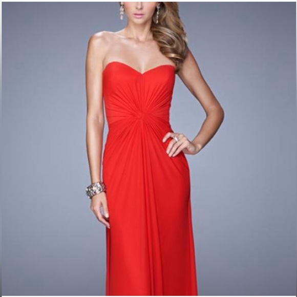 Red heartshape gown - Picture 1 of 4